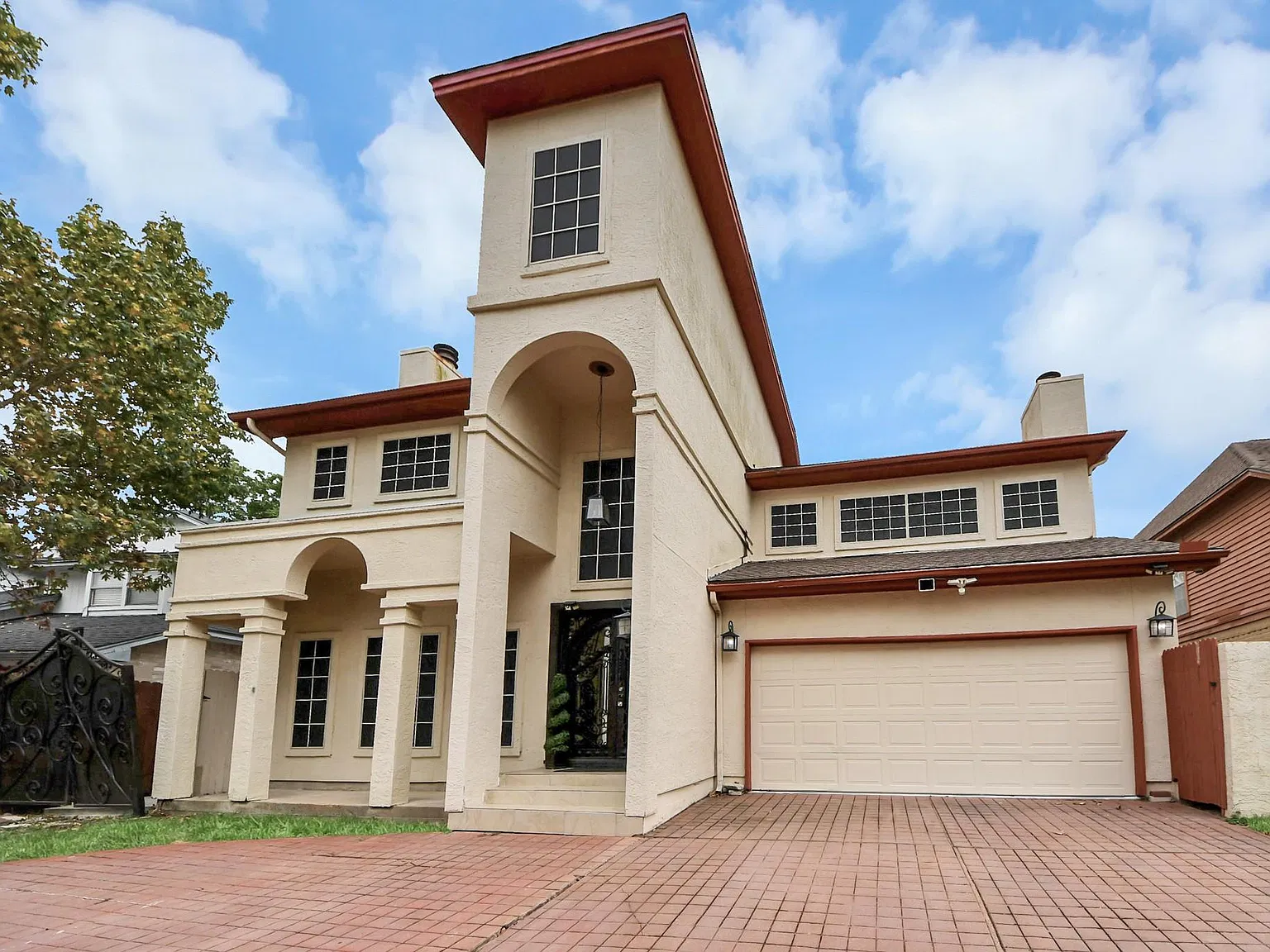 5 bed, 2.5 bath, 2729 sqft, $3,500 — Photo 3