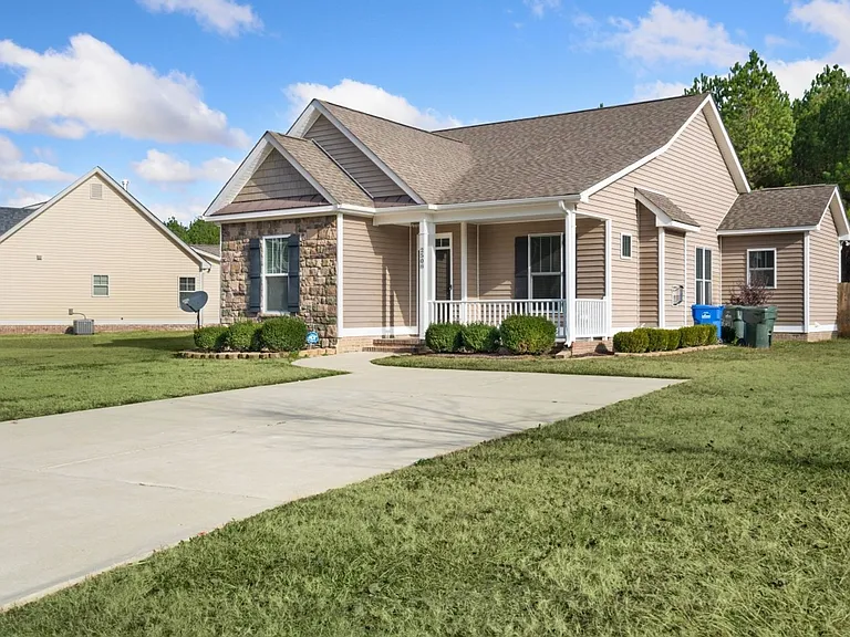 2508 Chelsea Dr NW — Photo 2
