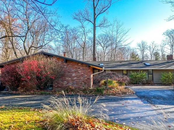 28749 S Woodland Rd, Pepper Pike, OH 44124