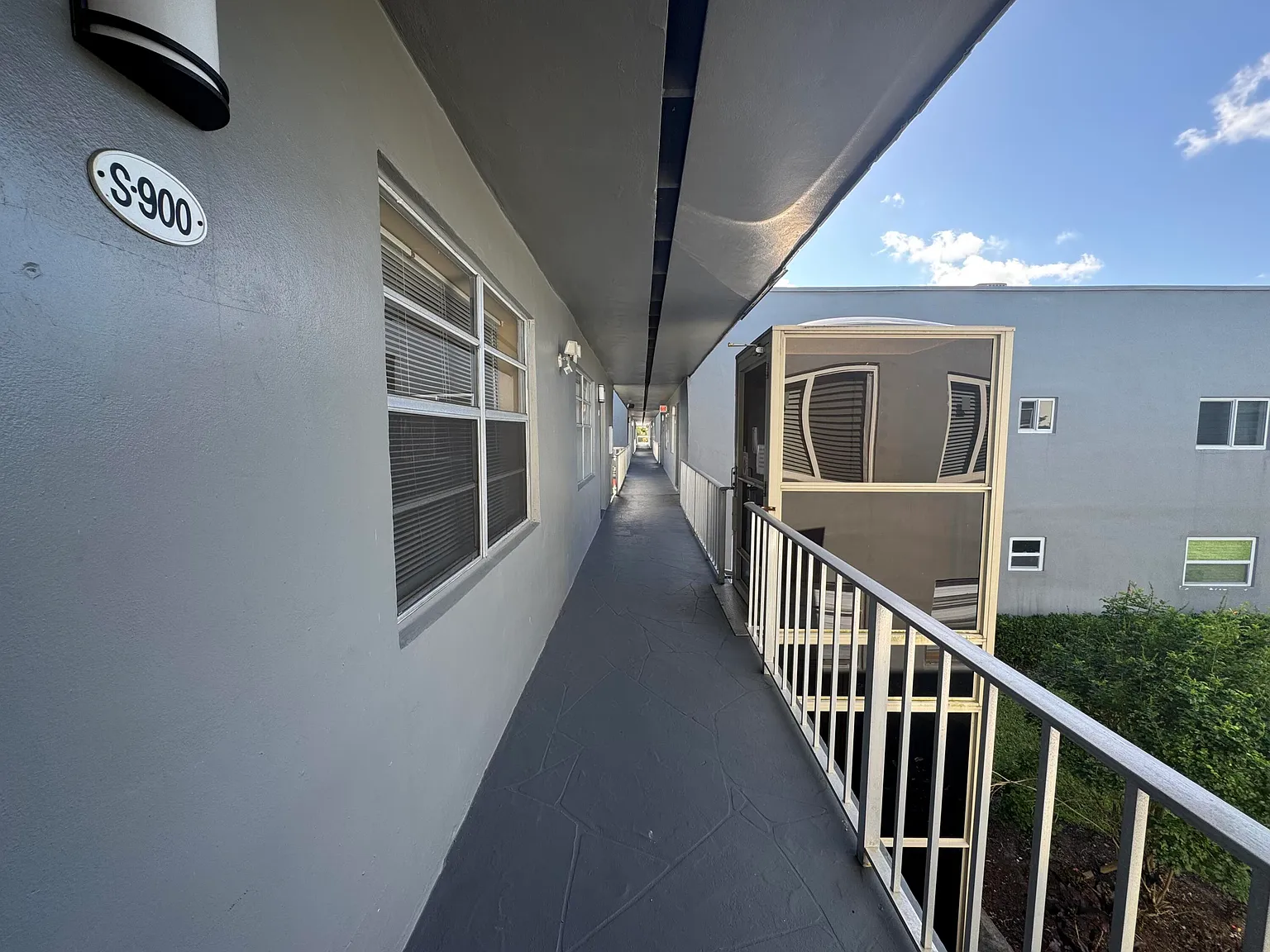 2 bed, 2.0 bath, 907 sqft, $1,500 — Photo 2