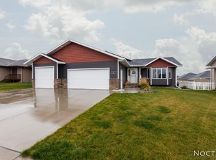 4816 Weyburn Dr, Bismarck, ND 58503