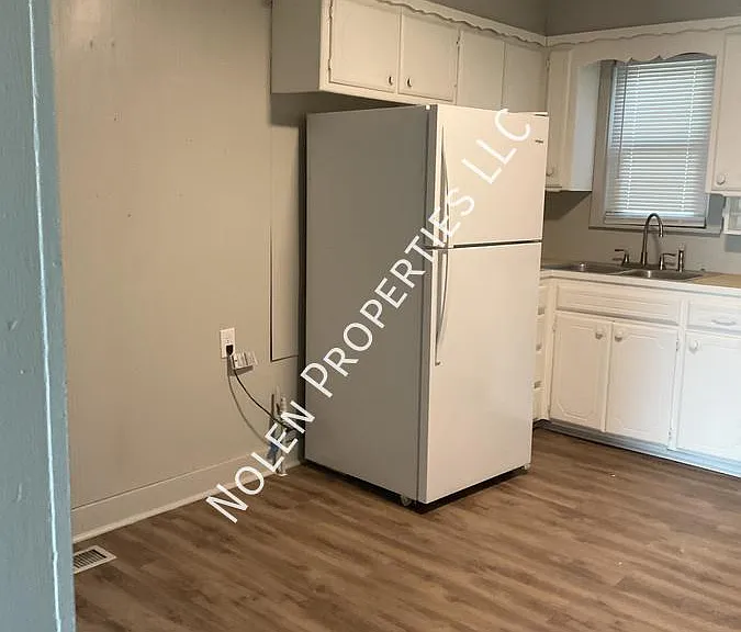 410 W Pine Ave — Photo 7