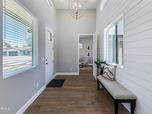 5th image of 210 E ASHWOOD Place