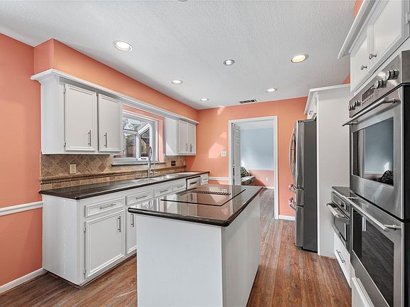 4th image of 1814 Crutchfield Ln