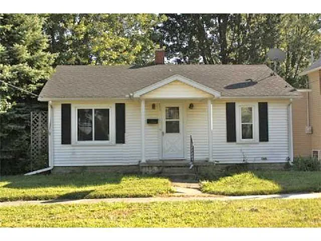 305 E Walnut St photo 1