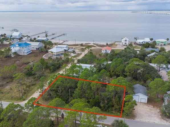 301 Bledsoe St, Eastpoint, FL 32328