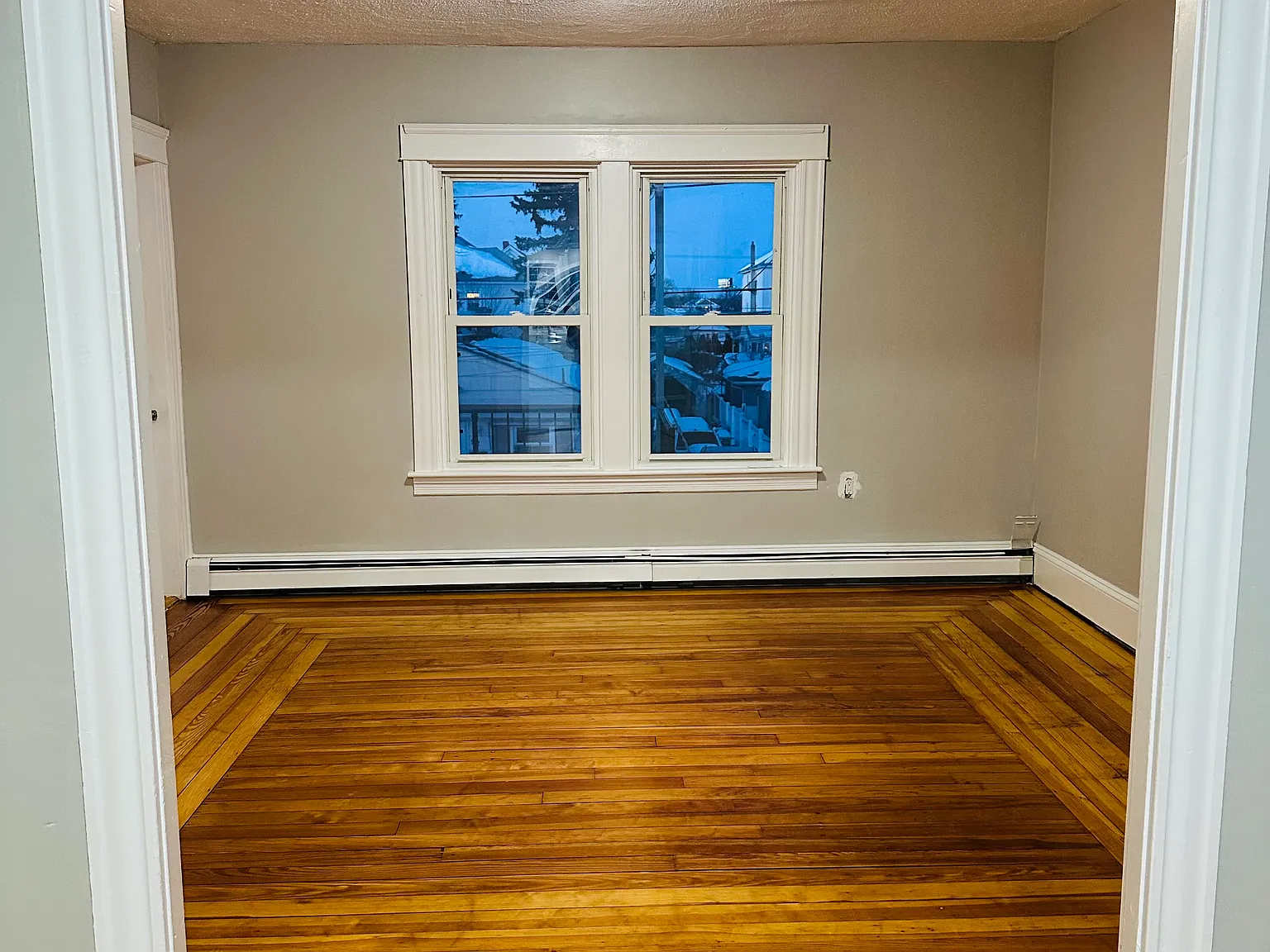 3 bed, 1300 sqft, $2,100 — Photo 4