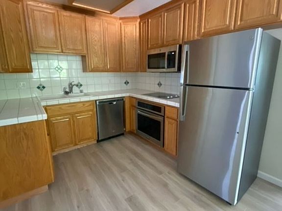 5th image of 210 Rushmore Ln APT 4