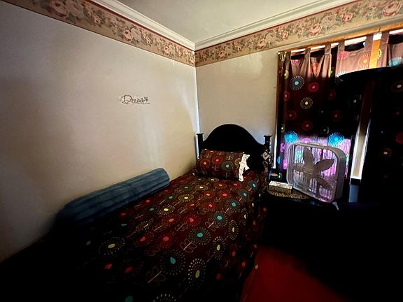 3rd image of 302 Truman Ave