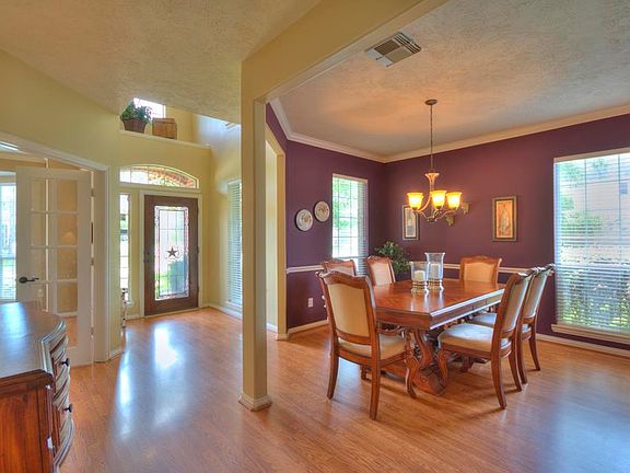 4th image of 3138 Millbrook Dr