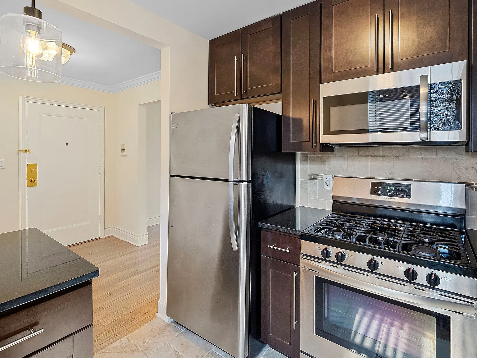 188 Bellevue Ave Apartments — Photo 3