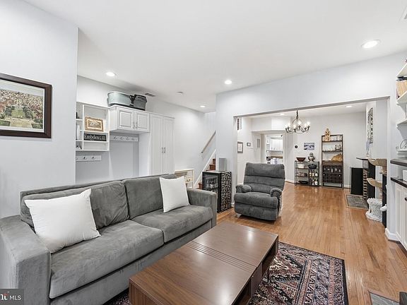 5th image of 1391 F St NE
