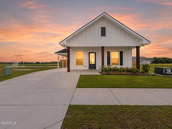 2nd image of 404 Willowbend Way