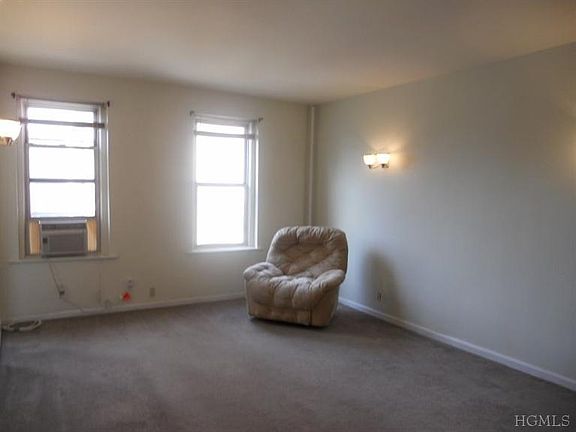 4th image of 472 Gramatan Ave APT U4