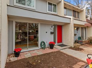 2218 Southgate Sq, Reston, VA 20191