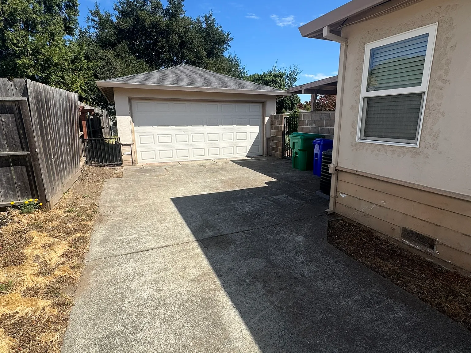 3 bed, 1256 sqft, $3,500 — Photo 3