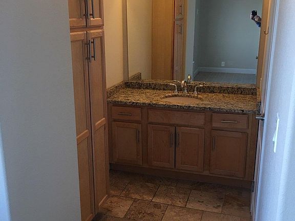 4th image of 700 E 8th St Unit 9K