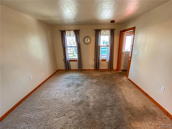 4th image of 71 Craigie St