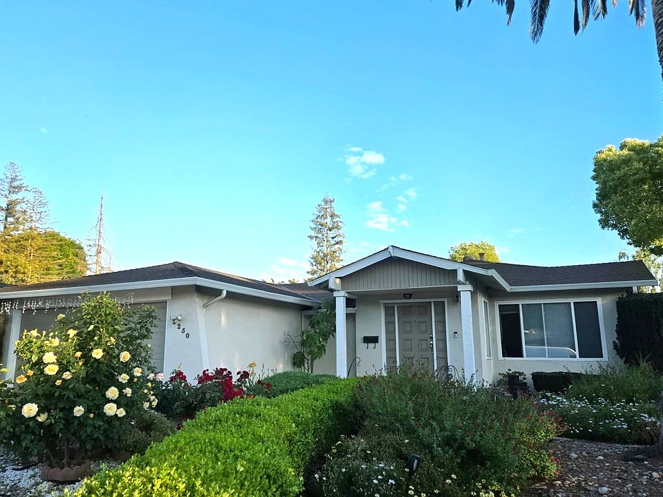 Entrance With 2 Car Garage