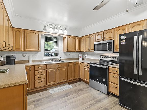 5th image of 216 Walnut Dr