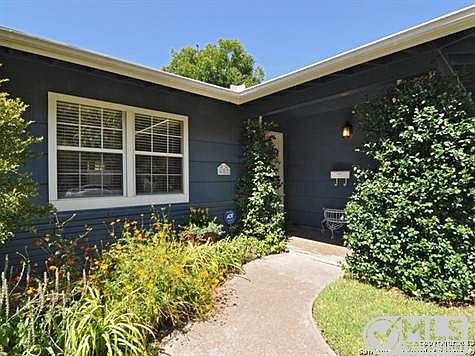3rd image of 607 Larkwood Dr