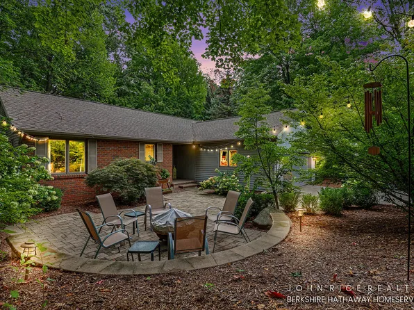 956 Spaulding Ave SE, Ada, MI 49301