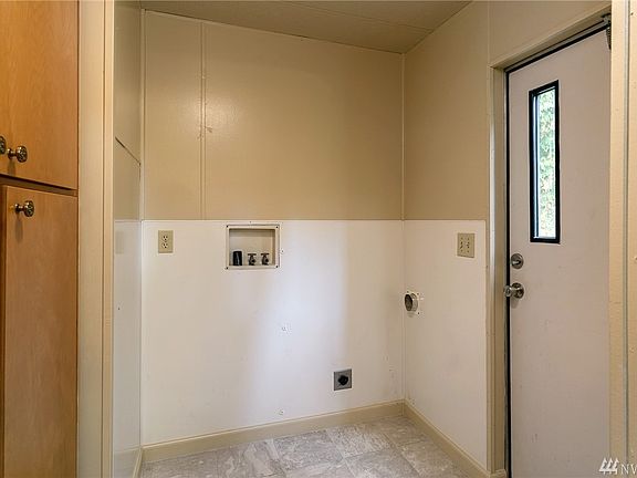 5th image of 8602 East St