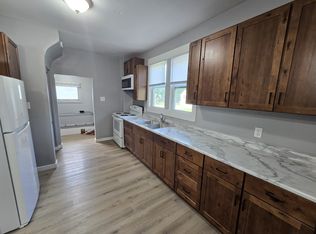 1901 Johnson Ave NW, Cedar Rapids, IA 52405