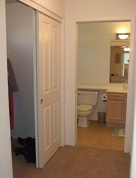 Full master bath with 2 walkin closets
