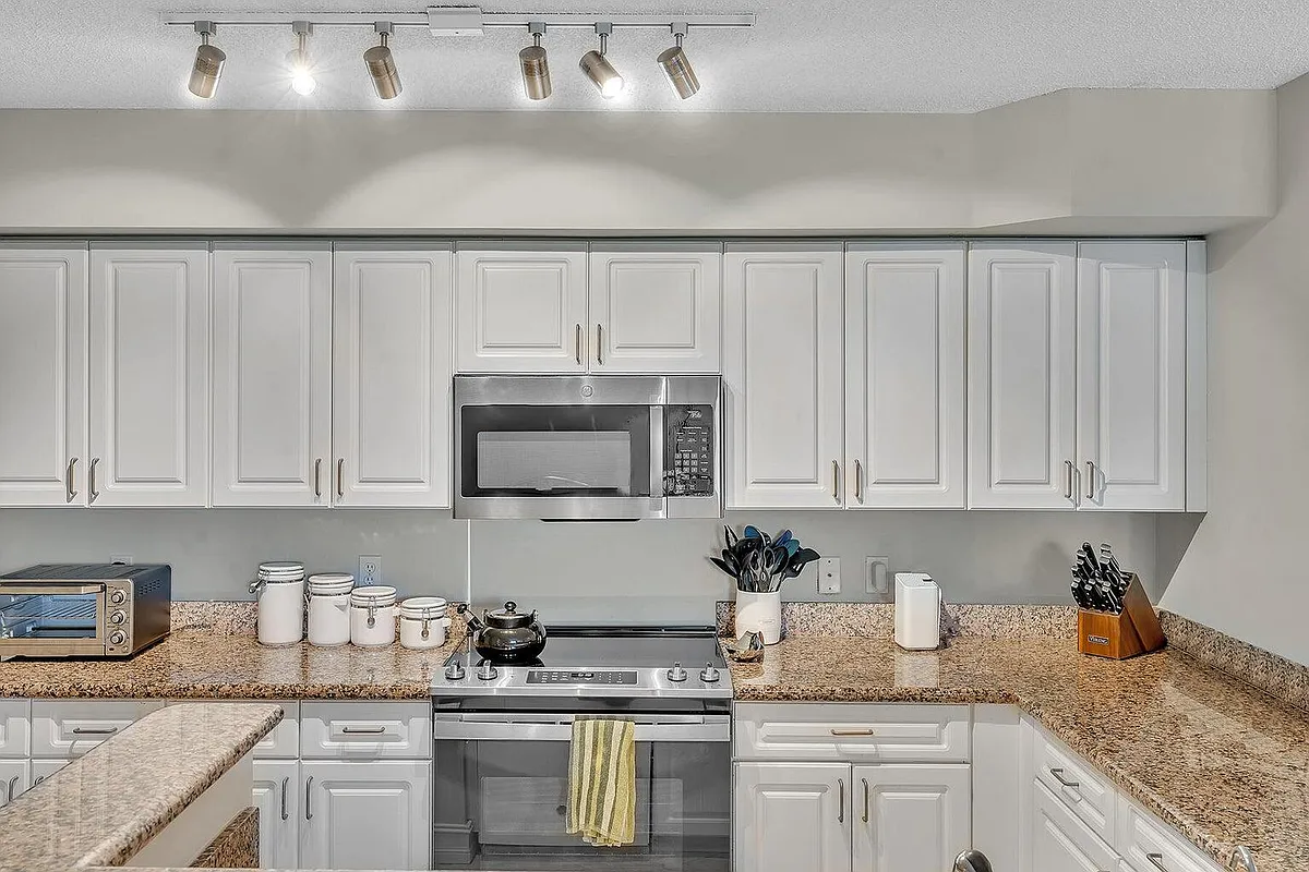 Building Photo - 3606 S Ocean Blvd #205