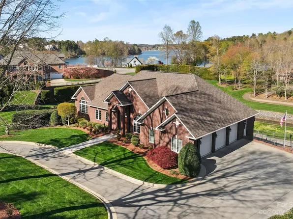 6740 Waterfront Dr, Hickory, NC 28601