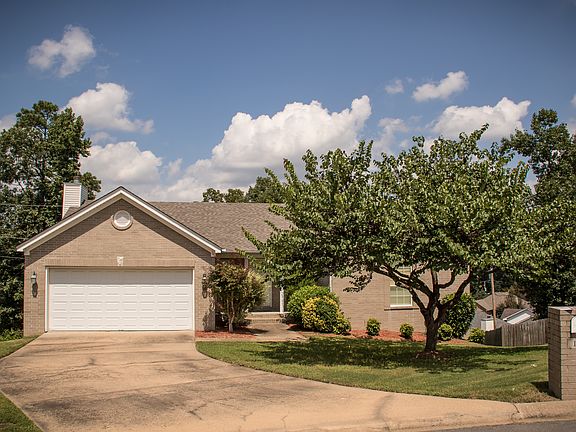 3rd image of 10 Brook Forest Ct