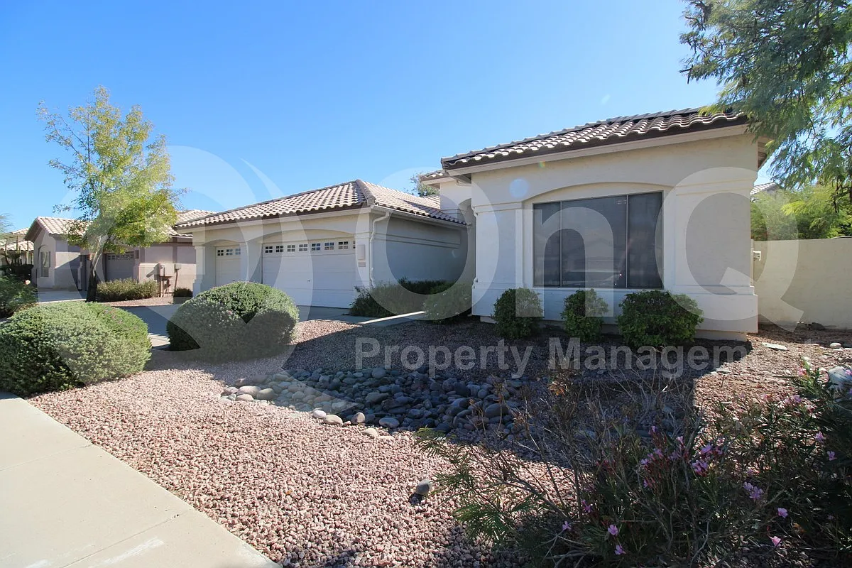 4 bed, 2.0 bath, 2445 sqft, $3,199 — Photo 2