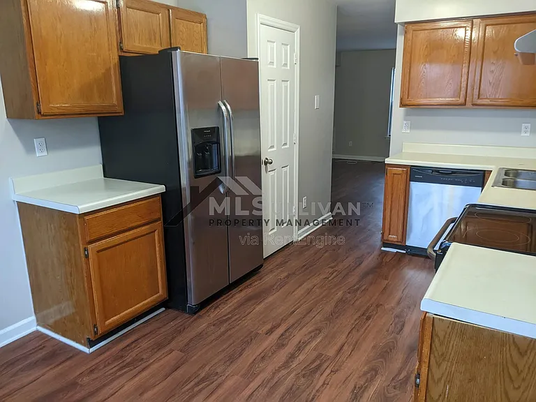 608 Kendall Dr — Photo 2