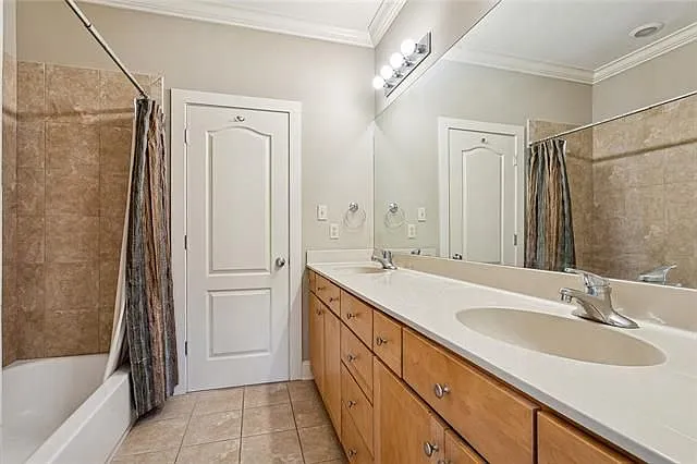 1111 Dante St — Photo 10