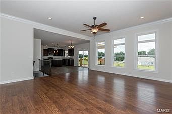 4th image of 303 Bennington Dr