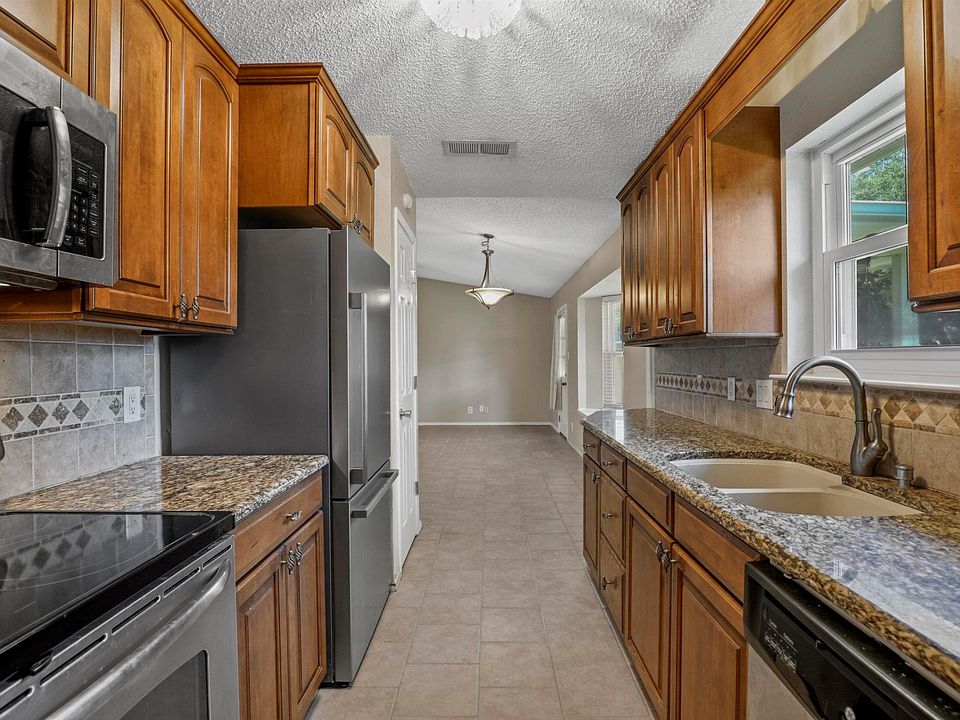 1st image of 905 Loganwood Dr