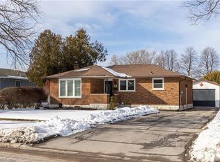 8225 Paddock Trail Dr, Niagara Falls, ON L2H1X1