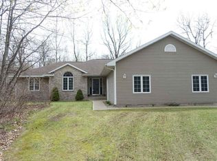 9473 N Woodland Cir, Amherst Junction, WI 54407