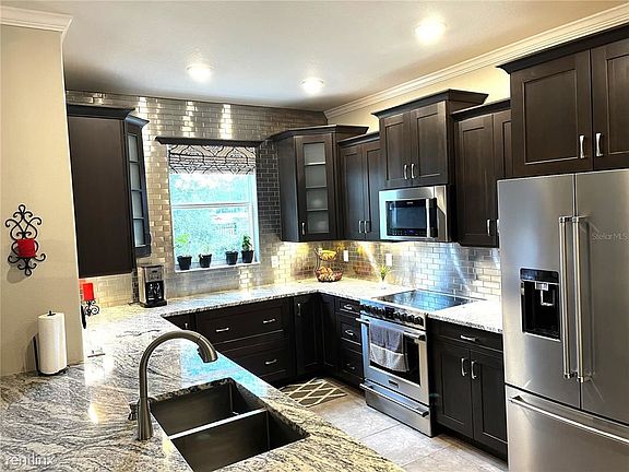 3rd image of 10690R Lake Montauk Dr