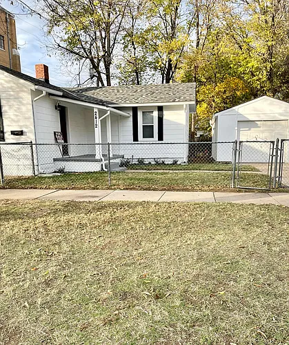 2412 W 1st St N Photo 1
