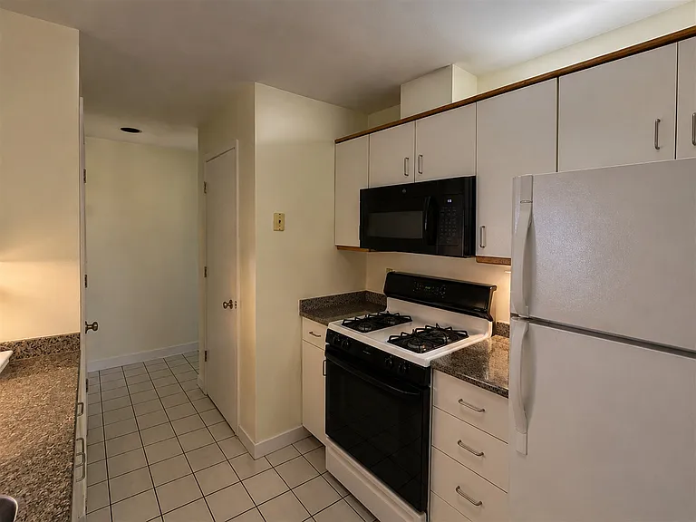 24 Chestnut St — Photo 3