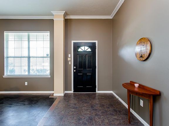 4th image of 3811 Parade Ct
