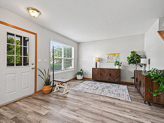 3rd image of 10477 Dawson St