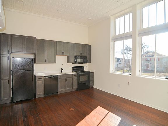 2nd image of 814 Main St #1-301
