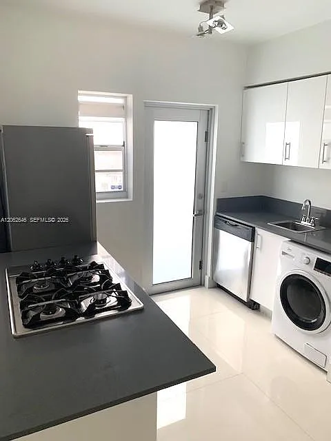 1604 Drexel Condo — Photo 3