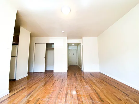 Rented by RealTegrity NY LLC | media 4