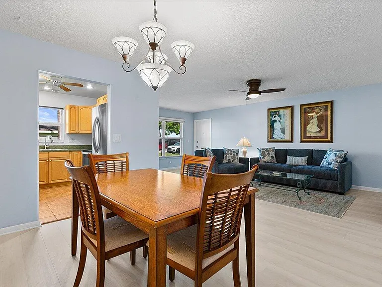 220 Country Ln #B — Photo 8