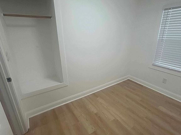 4th image of 2204 E 73rd St