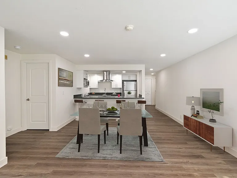 Maple Leaf Residences — Photo 23